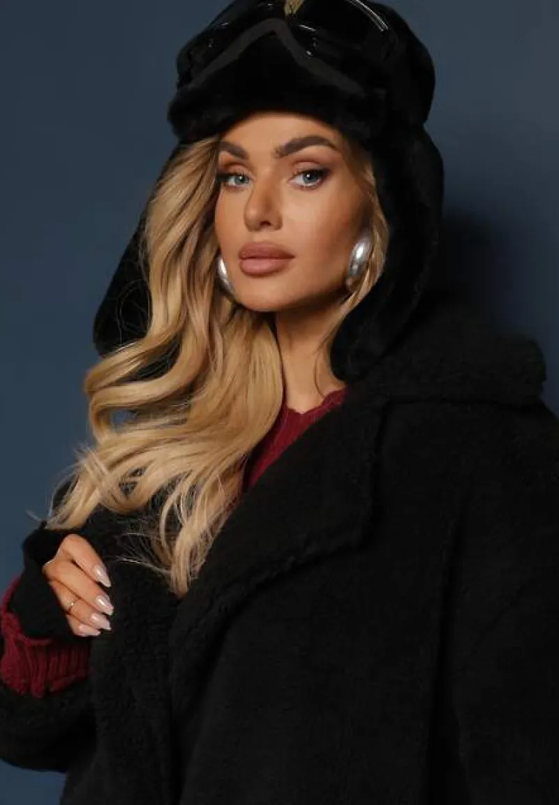 Czarny Futrzany Płaszcz Teddy Zapinany na Guziki Bathalasa