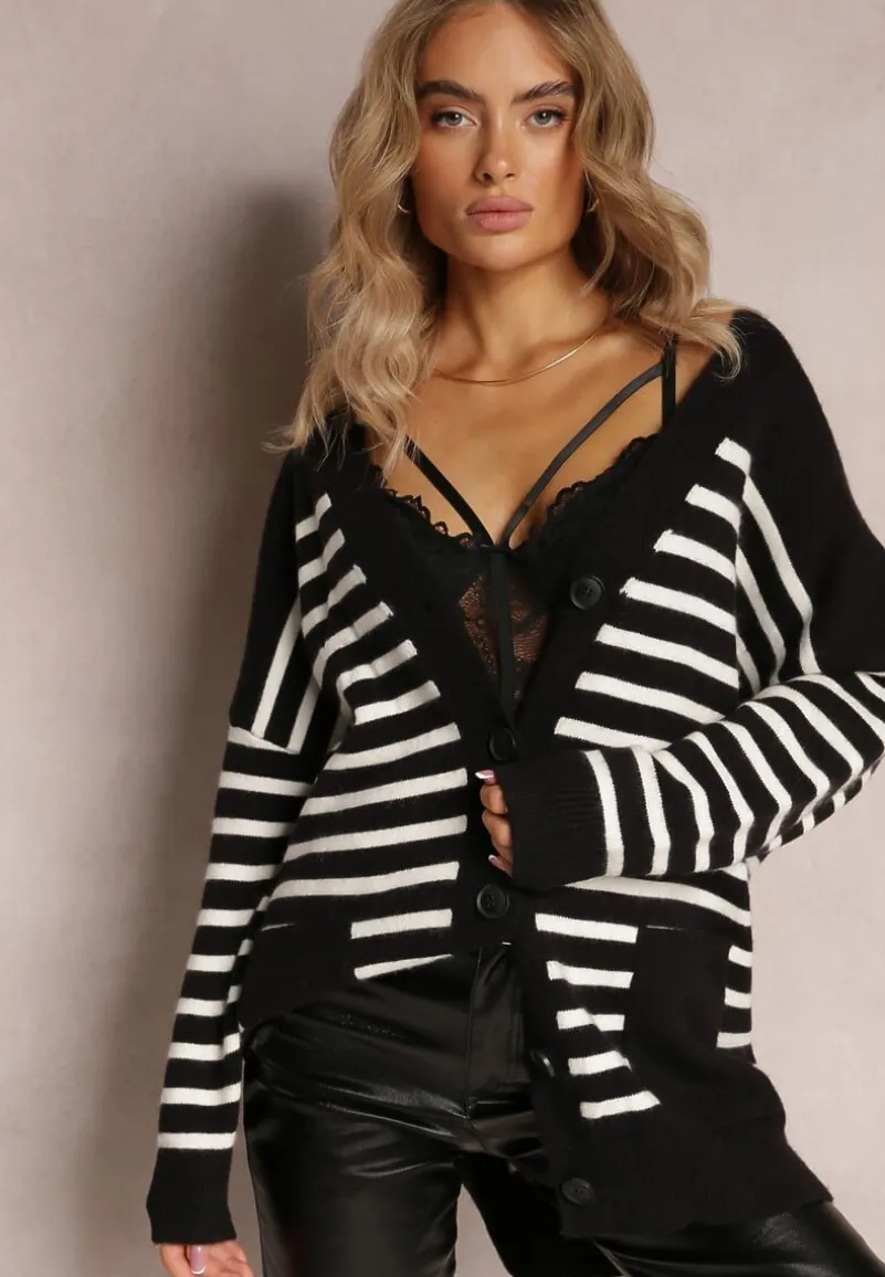 Czarny Kardigan w Paski o Wydłużonym Fasonie z Dekoltem V Zapinany na Guziki Ravime