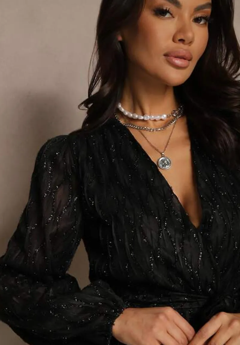 Czarny Kombinezon Kopertowy z Tłoczeniami i Błyszczącymi Przeszyciami Wiązany w Talii Venirise