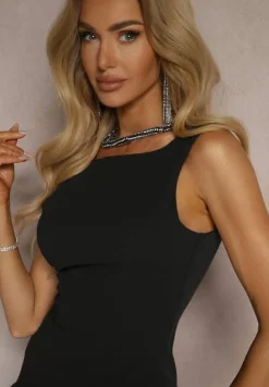 Czarny Kombinezon o Taliowanym Kroju z Falbaną Semiruna