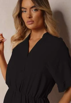 Czarny Kombinezon o Taliowanym Kroju z Falbanką przy Rękawach i Gumką w Pasie Nansili