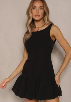 Czarny Kombinezon Ozdobiony Falbanką Novelisca