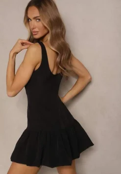 Czarny Kombinezon Ozdobiony Falbanką Novelisca