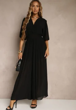 Czarny Kombinezon z Kopertowym Dekoltem i Gumką w Pasie Zdobiony Plisami Amadle