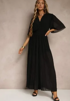 Czarny Kombinezon z Kopertowym Dekoltem i Gumką w Pasie Zdobiony Plisami Amadle