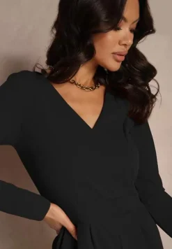 Czarny Kombinezon z Wiskozą o Dopasowanym Kroju z Marszczeniem Adiveli