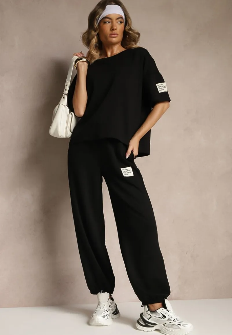 Czarny Komplet Dresowy z Wiskozą T-shirt i Joggery Zdobione Naszywkami Idareia