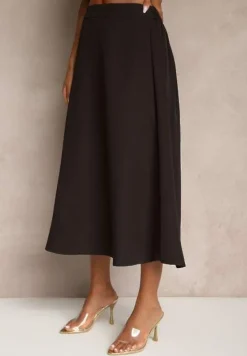 Czarny Komplet Garniturowy z Wiskozą Spódnica i Kamizelka Ozdobiona Paskiem Dolleira