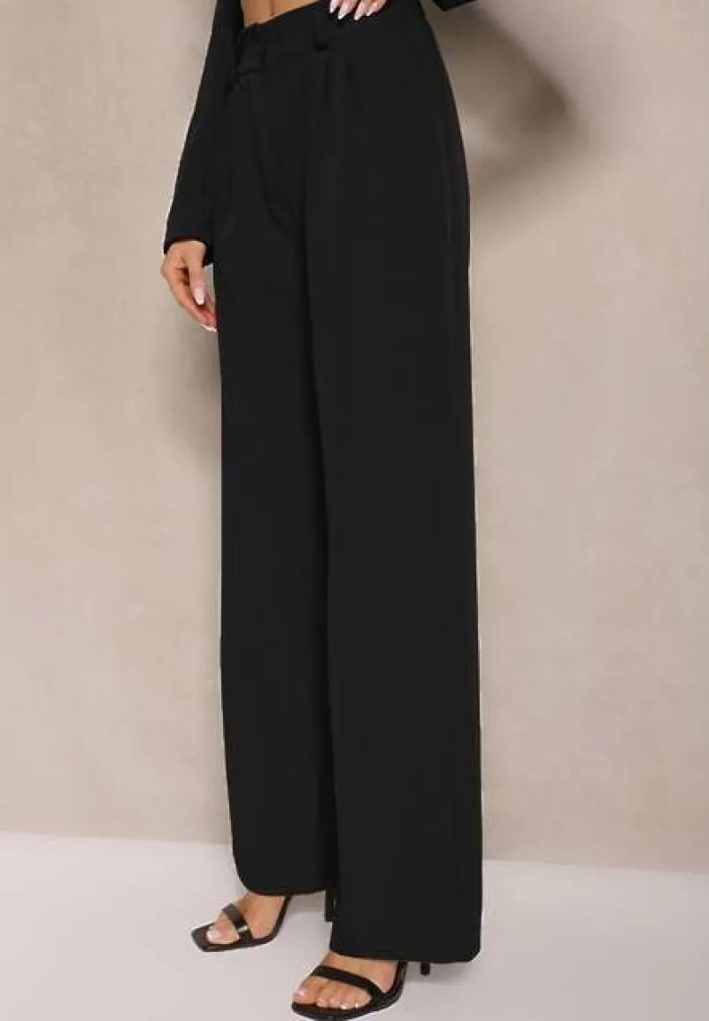 Czarny Komplet o Garniturowym Kroju ze Spodniami i Marynarką z Broszką Ravkio