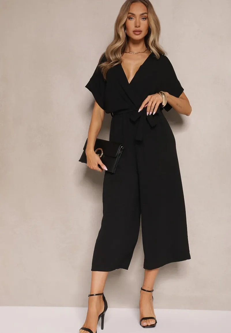 Czarny Kopertowy Kombinezon o Prostym Kroju z Wiązanym Paskiem Tevenea