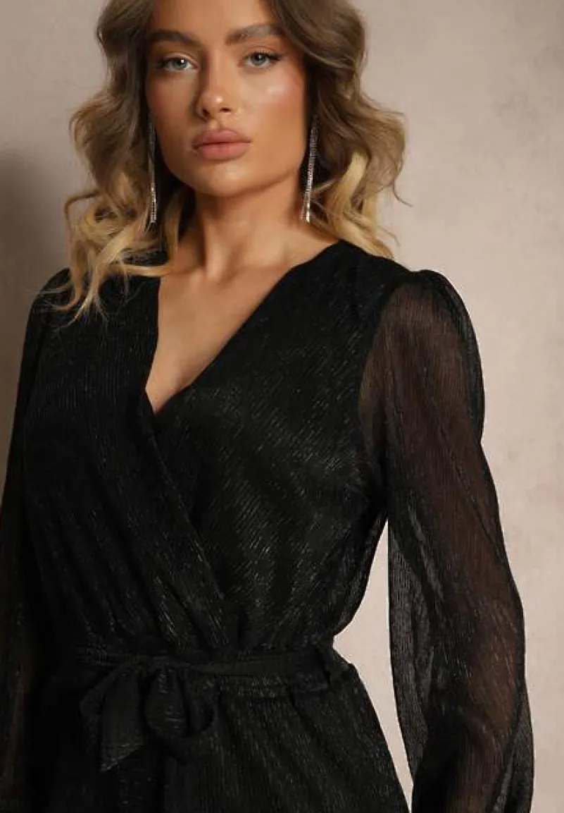 Czarny Kopertowy Kombinezon Ozdobiony Paskiem i Metaliczną Nicią Itarvia