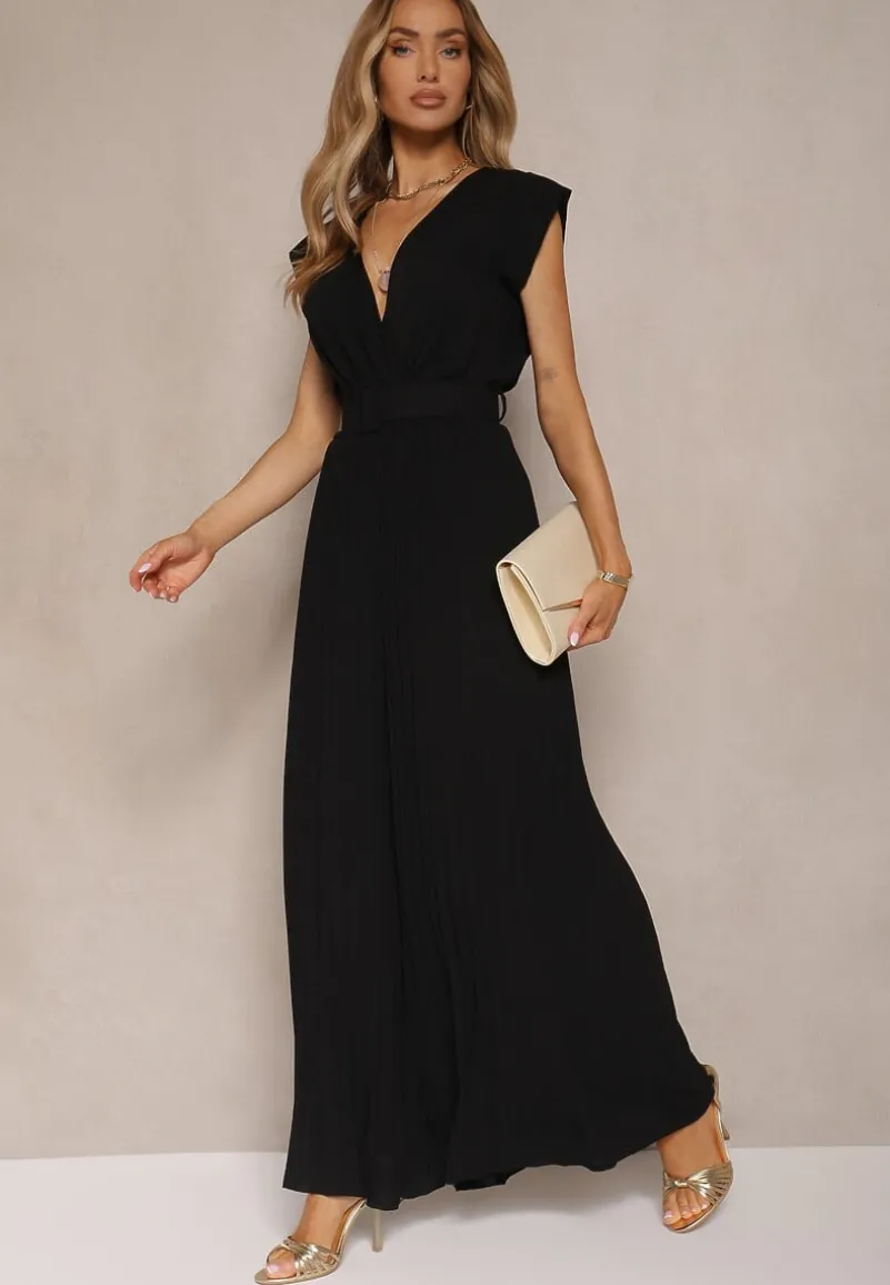 Czarny Kopertowy Kombinezon Wide Leg Zdobiony Plisami i Paskiem z Klamrą Salirella