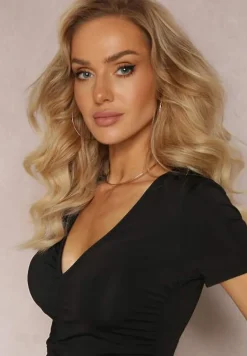 Czarny Marszczony T-shirt z Trójkątnym Dekoltem Kedne