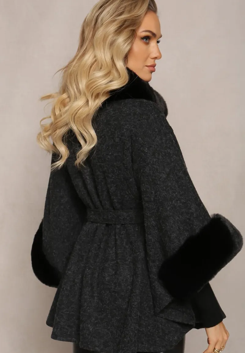 Czarny Płaszcz Ponczo z Wiskozy z Paskiem i Futerkiem Roymessa