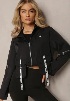 Czarny Płaszcz z Regulowaną Długością i Ozdobnymi Wstawkami Nainika