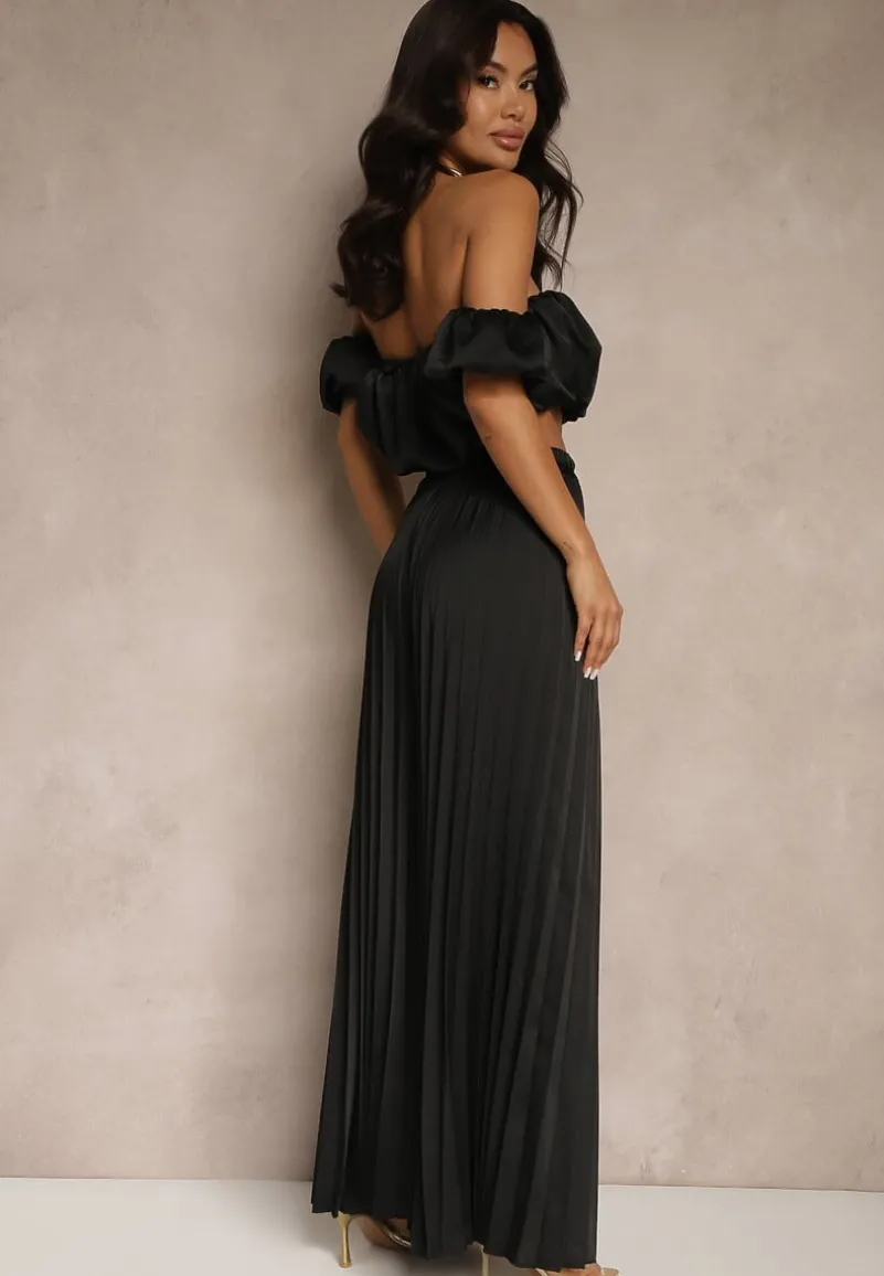 Czarny Satynowy Komplet Bufiasta Bluzka Typu Hiszpanka i Spodnie z Plisami Mevisaura