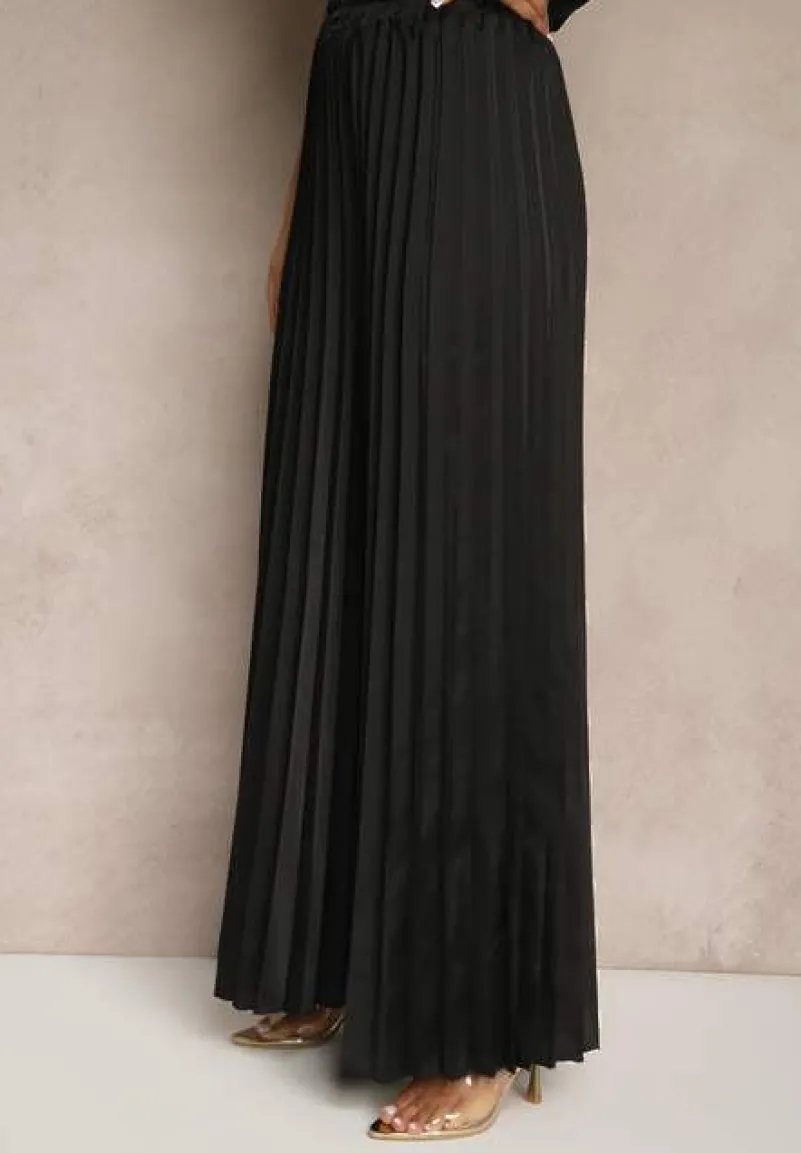 Czarny Satynowy Komplet Bufiasta Bluzka Typu Hiszpanka i Spodnie z Plisami Mevisaura