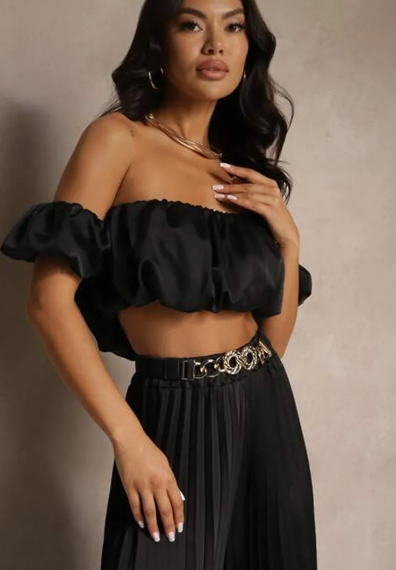 Czarny Satynowy Komplet Bufiasta Bluzka Typu Hiszpanka i Spodnie z Plisami Mevisaura
