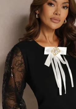 Czarny Sweter ze Wstawkami z Koronki i Kokardką ze Złotą Aplikacją Arfia