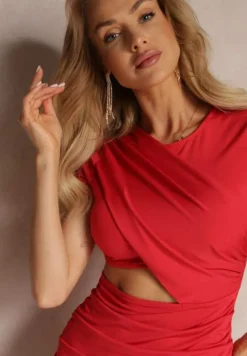 Czerwona Dopasowana Sukienka Mini z Marszczeniem i Wycięciem Harrietta
