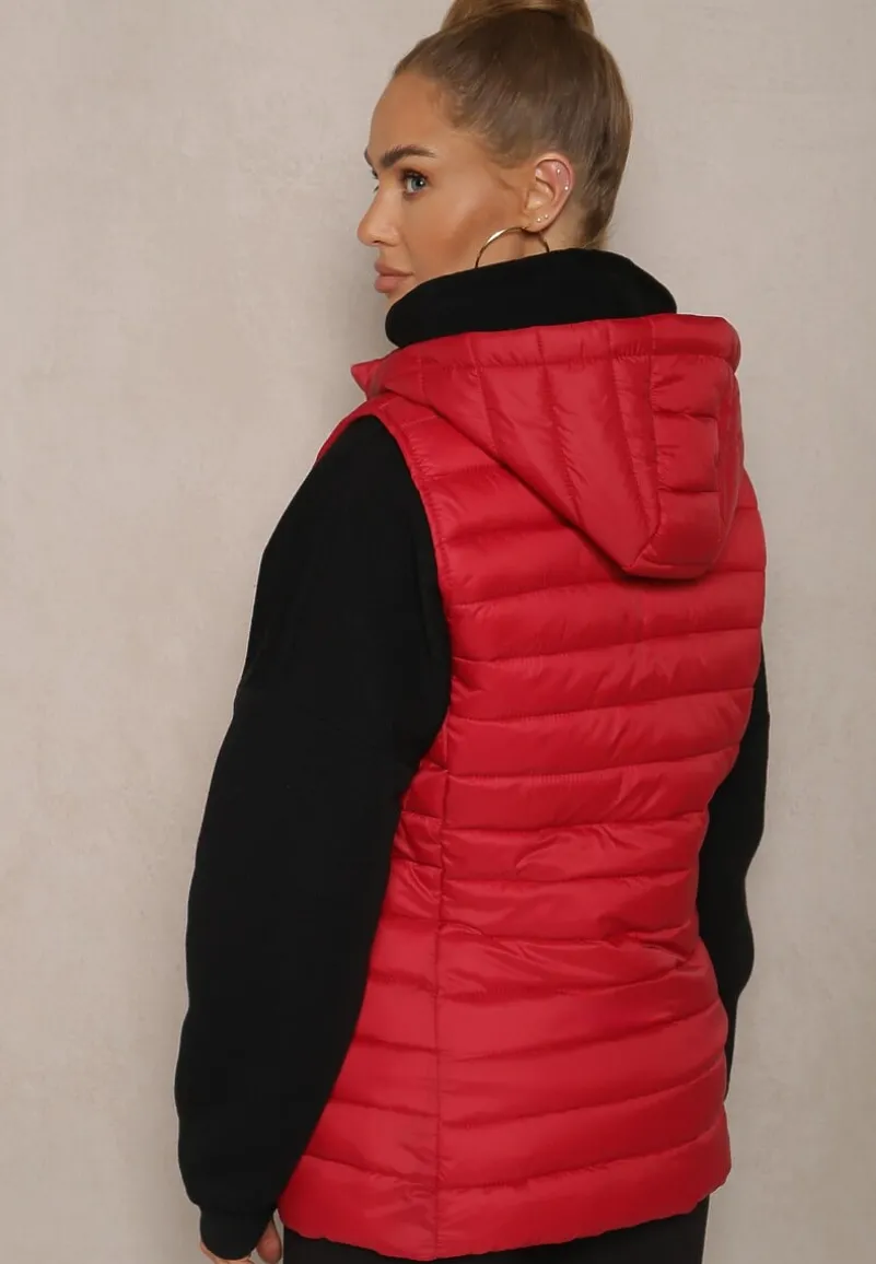 Czerwona Kamizelka Ozdobiona Pikowaniem Wykończona Kapturem i Sznurkami Xenaria