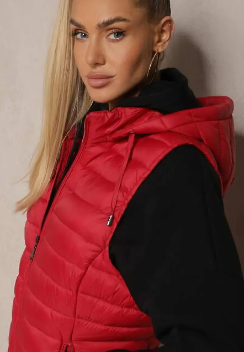 Czerwona Kamizelka Ozdobiona Pikowaniem Wykończona Kapturem i Sznurkami Xenaria