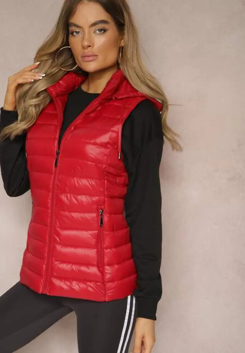 Czerwona Kamizelka Ozdobiona Pikowaniem i Kapturem Mivandra