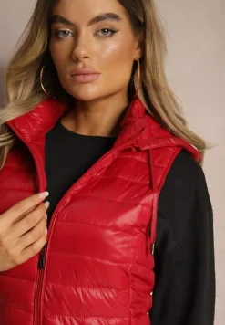 Czerwona Kamizelka Ozdobiona Pikowaniem i Kapturem Mivandra