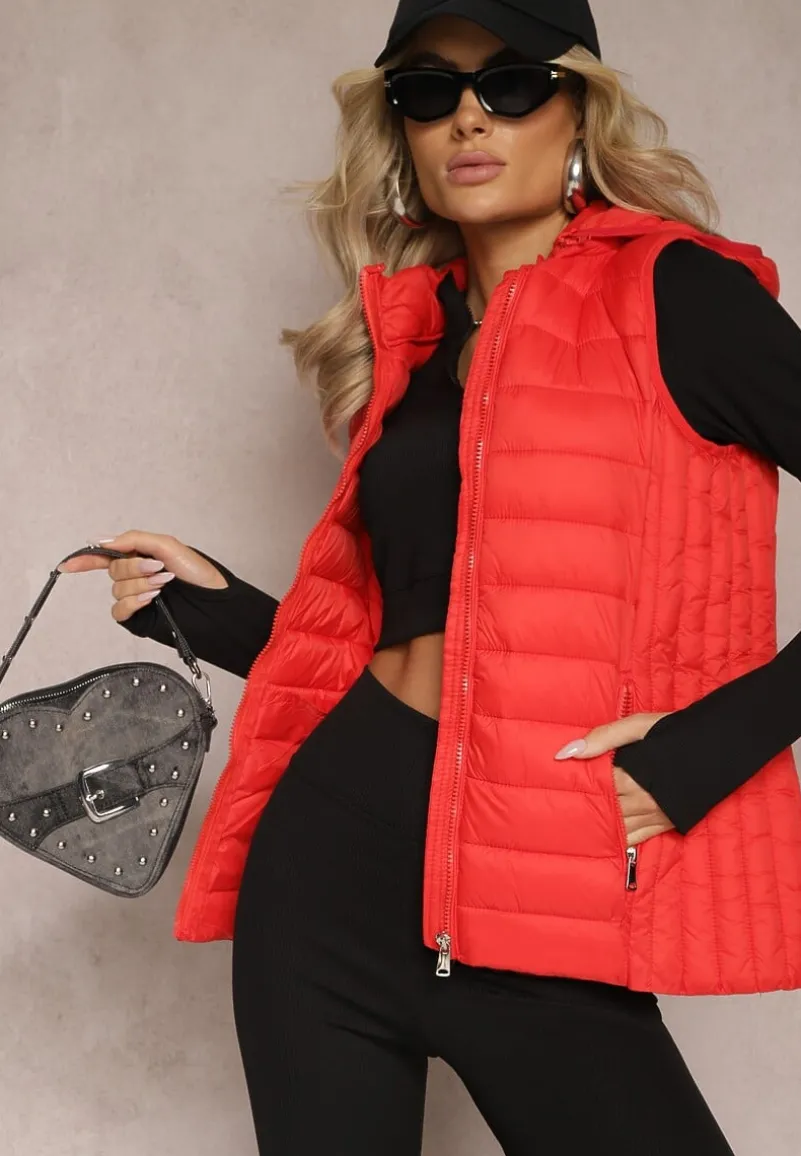 Czerwona Kamizelka Pikowana z Kapturem Dominica