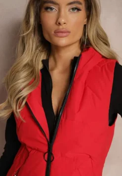 Czerwona Kamizelka Pikowana o Długim Kroju z Kapturem Zapinana na Suwak Terilenes