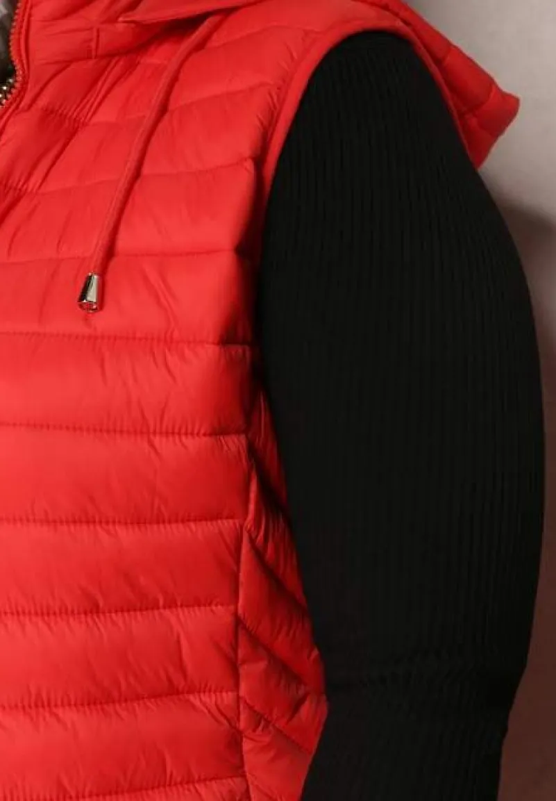 Czerwona Kamizelka Pikowana z Kapturem Siami