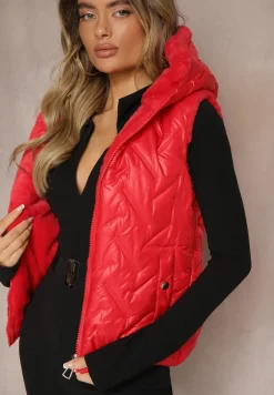 Czerwona Kamizelka Pikowana Wykończona Sztucznym Futerkiem Timaveah