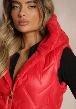 Czerwona Kamizelka Pikowana Wykończona Sztucznym Futerkiem Timaveah