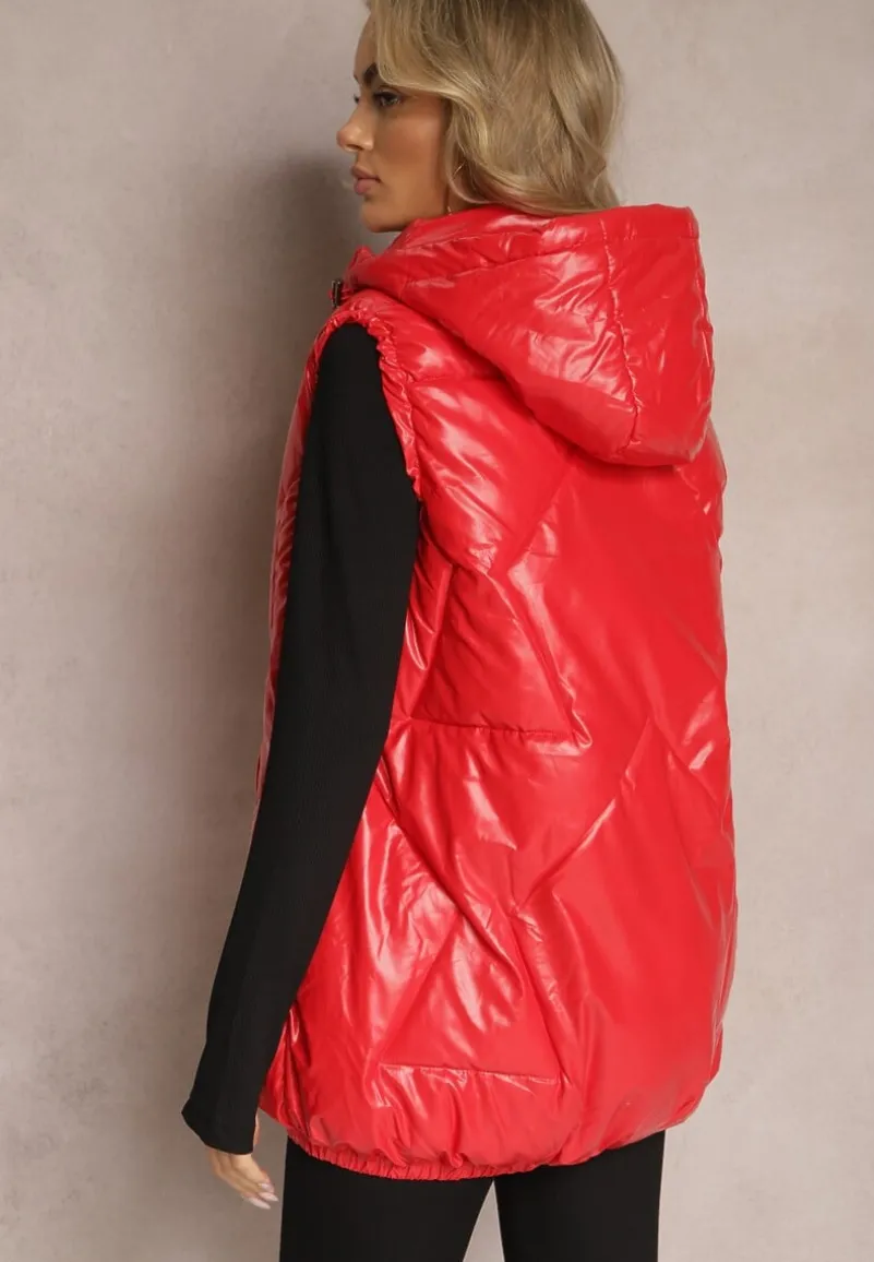 Czerwona Kamizelka z Geometrycznym Pikowaniem i Kapturem Lucide