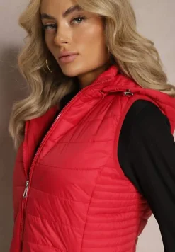 Czerwona Kamizelka z Kapturem Pikowana Chela