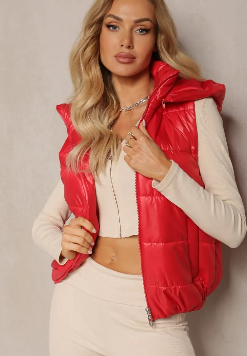 Czerwona Kamizelka z Odpinanym Kapturem i Ozdobnym Pikowaniem Akkendia