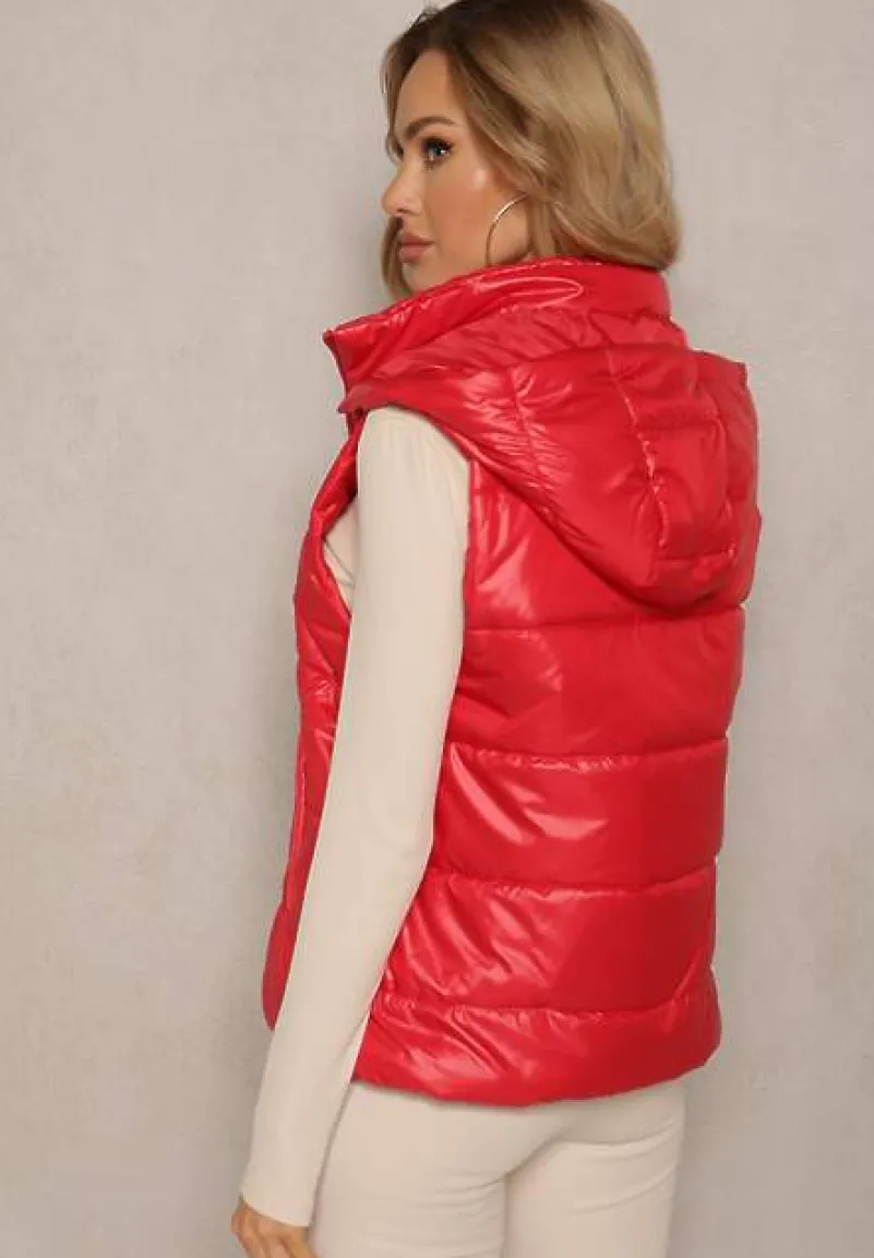 Czerwona Kamizelka z Odpinanym Kapturem i Ozdobnym Pikowaniem Akkendia