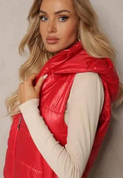 Czerwona Kamizelka z Odpinanym Kapturem i Ozdobnym Pikowaniem Akkendia