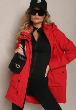 Czerwona Kurtka Pikowana w Stylu Parki ze Ściągaczem w Talii i Odpinanym Kapturem Erivieria