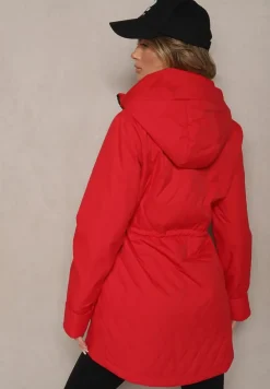 Czerwona Kurtka Pikowana w Stylu Parki ze Ściągaczem w Talii i Odpinanym Kapturem Erivieria
