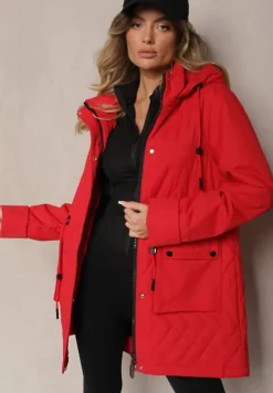 Czerwona Kurtka Pikowana w Stylu Parki ze Ściągaczem w Talii i Odpinanym Kapturem Erivieria