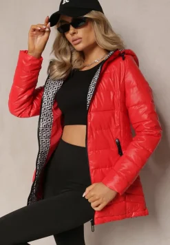 Czerwona Kurtka z Pikowaniem i Kapturem oraz Lekkim Połyskiem Rilenia