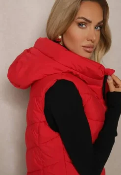 Czerwona Pikowana Kamizelka z Kapturem Edrinna