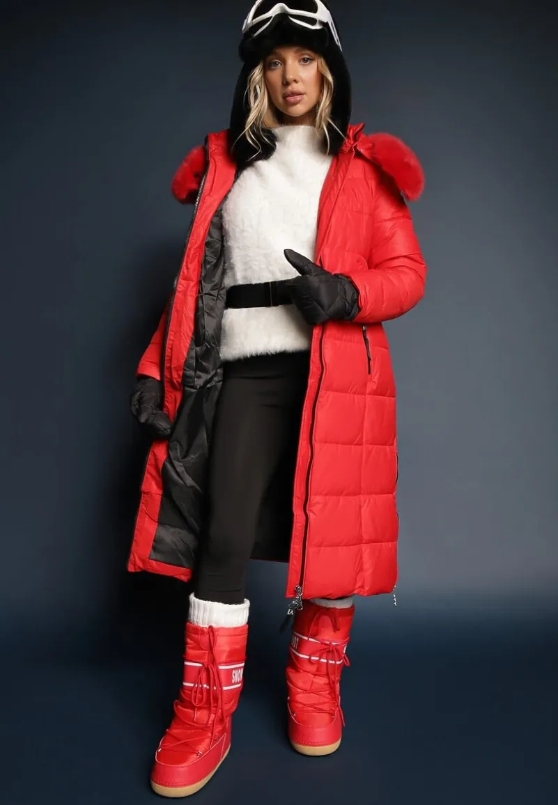 Czerwona Pikowana Kurtka o Długim Kroju z Odpinanym Kołnierzem z Futerka Neathora