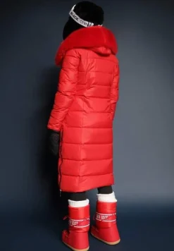 Czerwona Pikowana Kurtka o Długim Kroju z Odpinanym Kołnierzem z Futerka Neathora