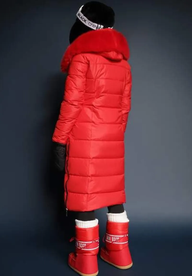 Czerwona Pikowana Kurtka o Długim Kroju z Odpinanym Kołnierzem z Futerka Neathora