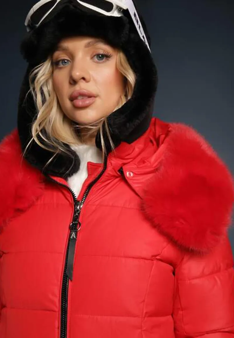 Czerwona Pikowana Kurtka o Długim Kroju z Odpinanym Kołnierzem z Futerka Neathora