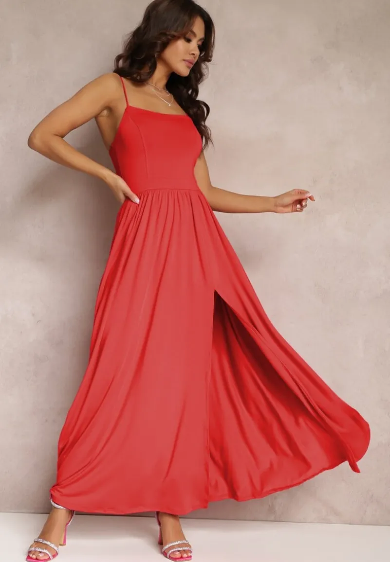 Czerwona Rozkloszowana Sukienka Maxi na Cienkich Ramiączkach z Rozporkiem Weslyn