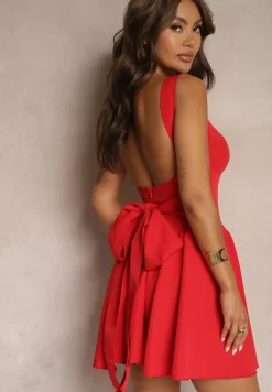 Czerwona Sukienka na Ramiączkach o Rozkloszowanym Kroju Tastorea