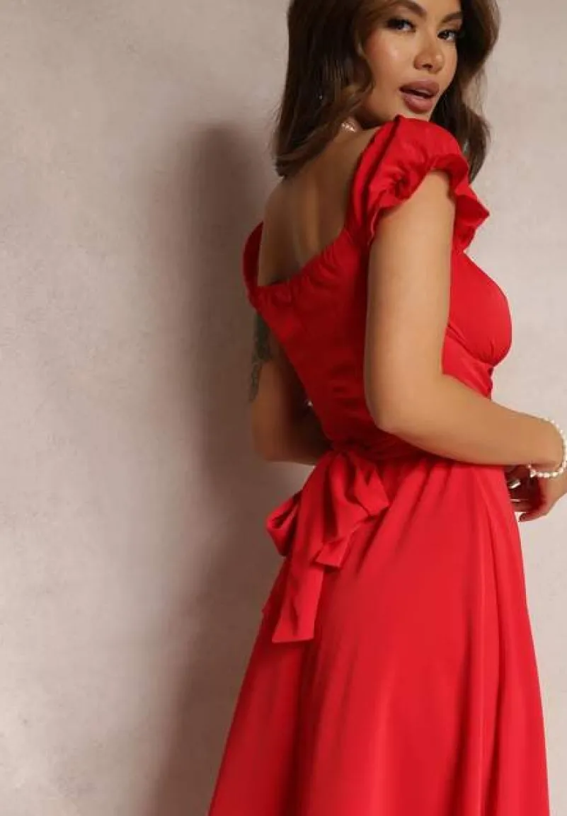 Czerwona Sukienka o Rozkloszowanym Kroju z Wiązaniem Perolis